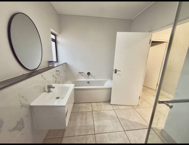 3 BEDROOM APARTMENT TO LET IN IZINGA